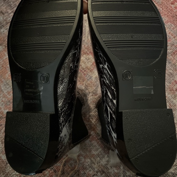 Se7en Snakeskin Rainboots. Size 10. NWT. - Picture 2 of 2